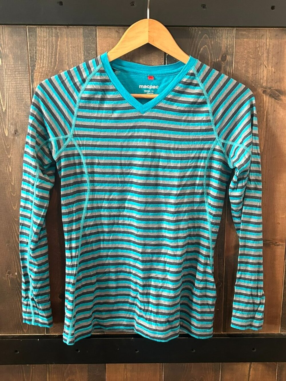 Macpac V-neck Long Sleeve 100% Merino Wool Women's Size 12